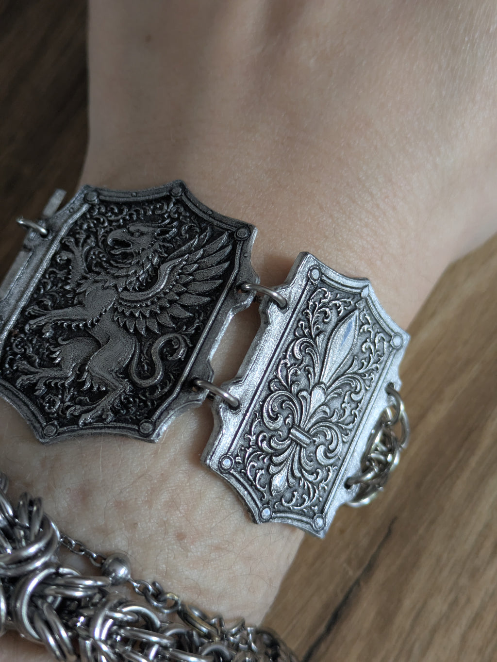 Bracelet Médiéval Blason Griffon – 3 Pièces Dos de Dragon