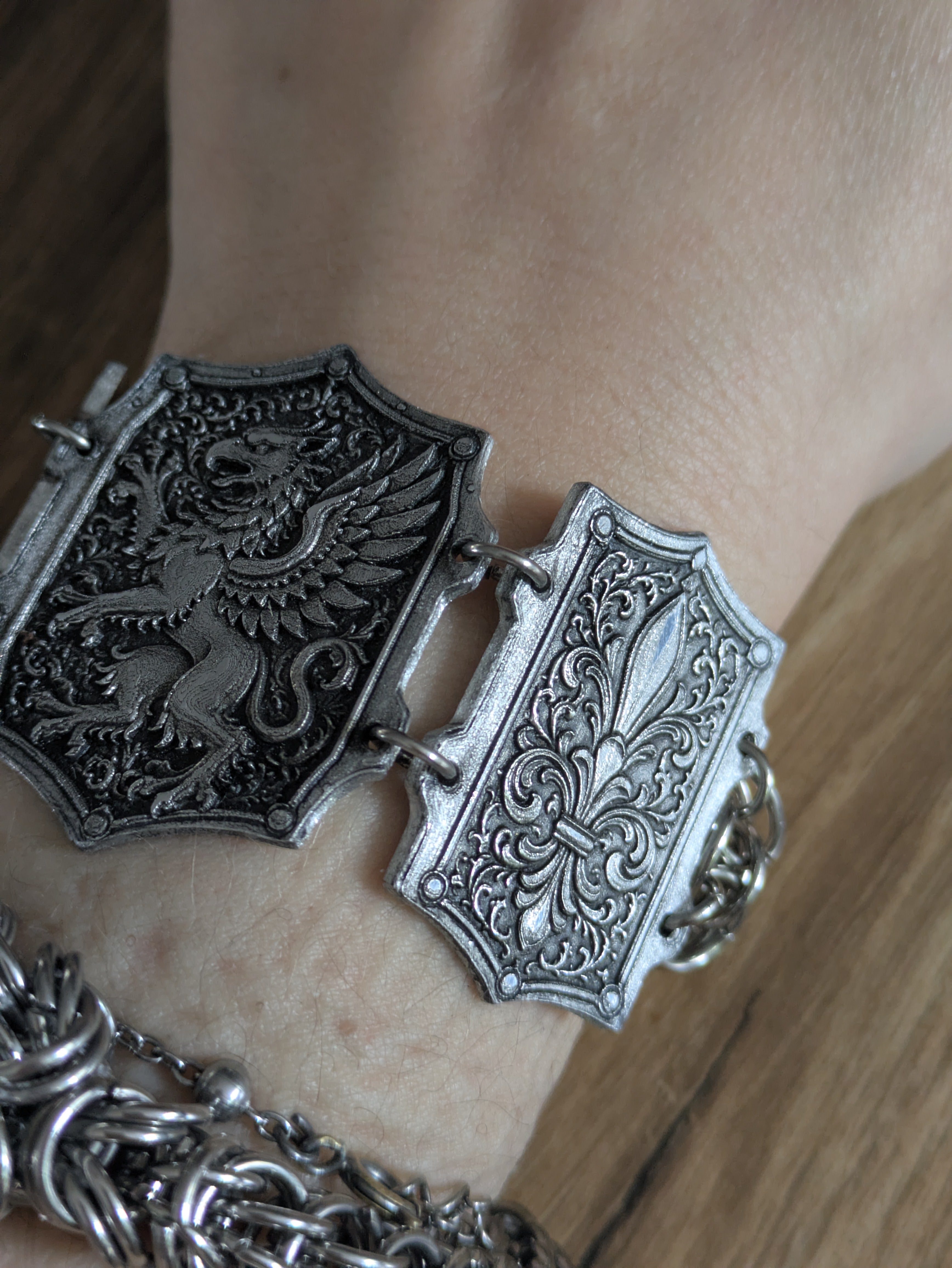 Bracelet Médiéval Blason Griffon – 3 Pièces Dos de Dragon