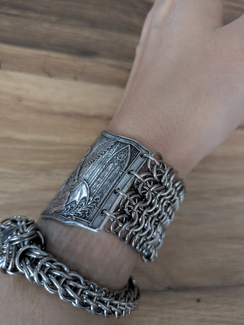 Bracelet Armure Saint Michel Terrassant le Démon – Bijou Medievalcore & Cotte de Maille