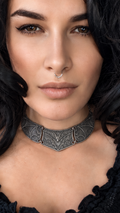 Collier Chauve-Souris – Torque Ras-de-Cou Articulé en Aluminium Embossé – Gothique, Medievalcore & Dark Fantasy
