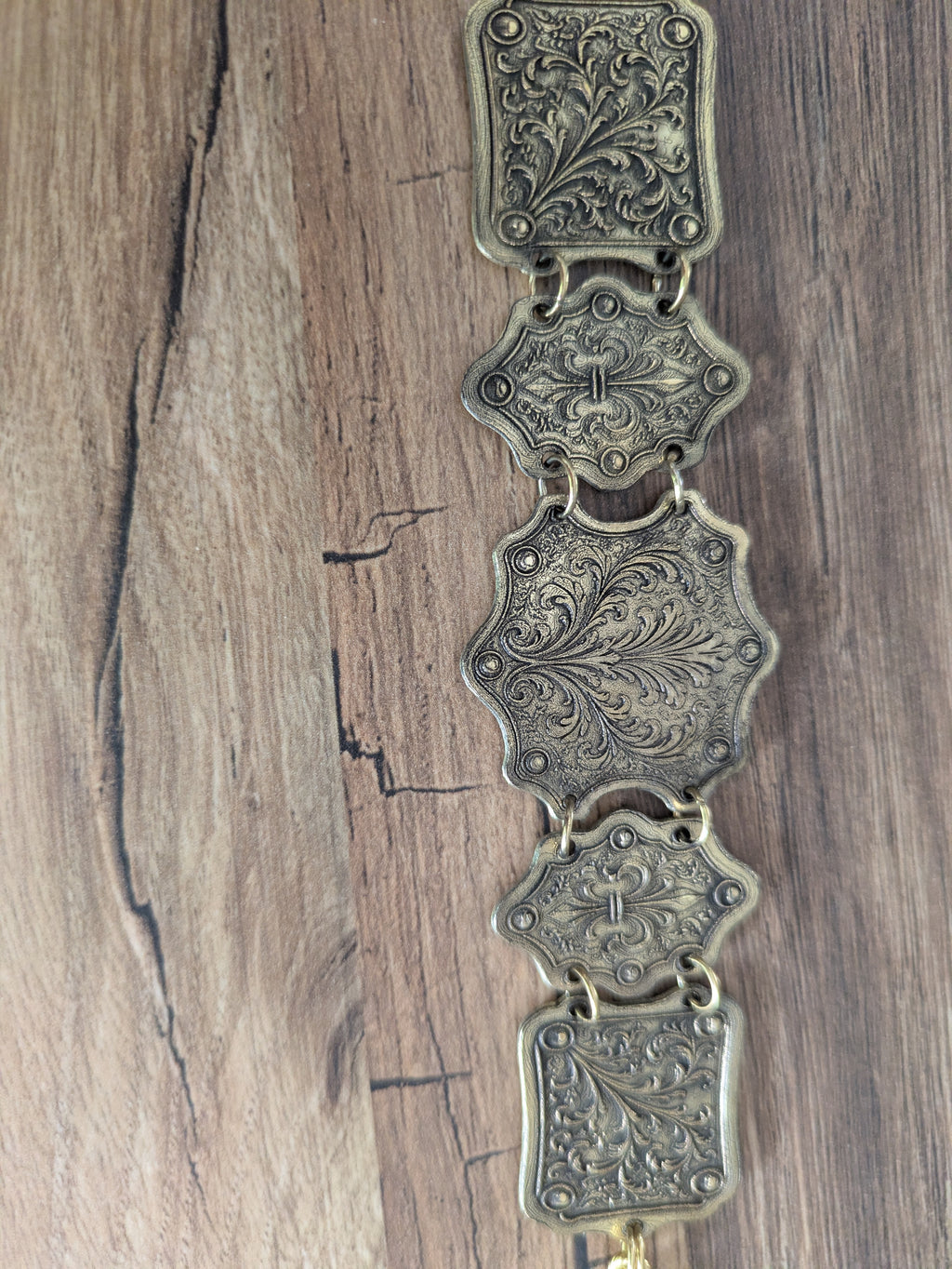 Bracelet Médiéval Laiton Acanthe – Articulé Cotte de Maille Doré