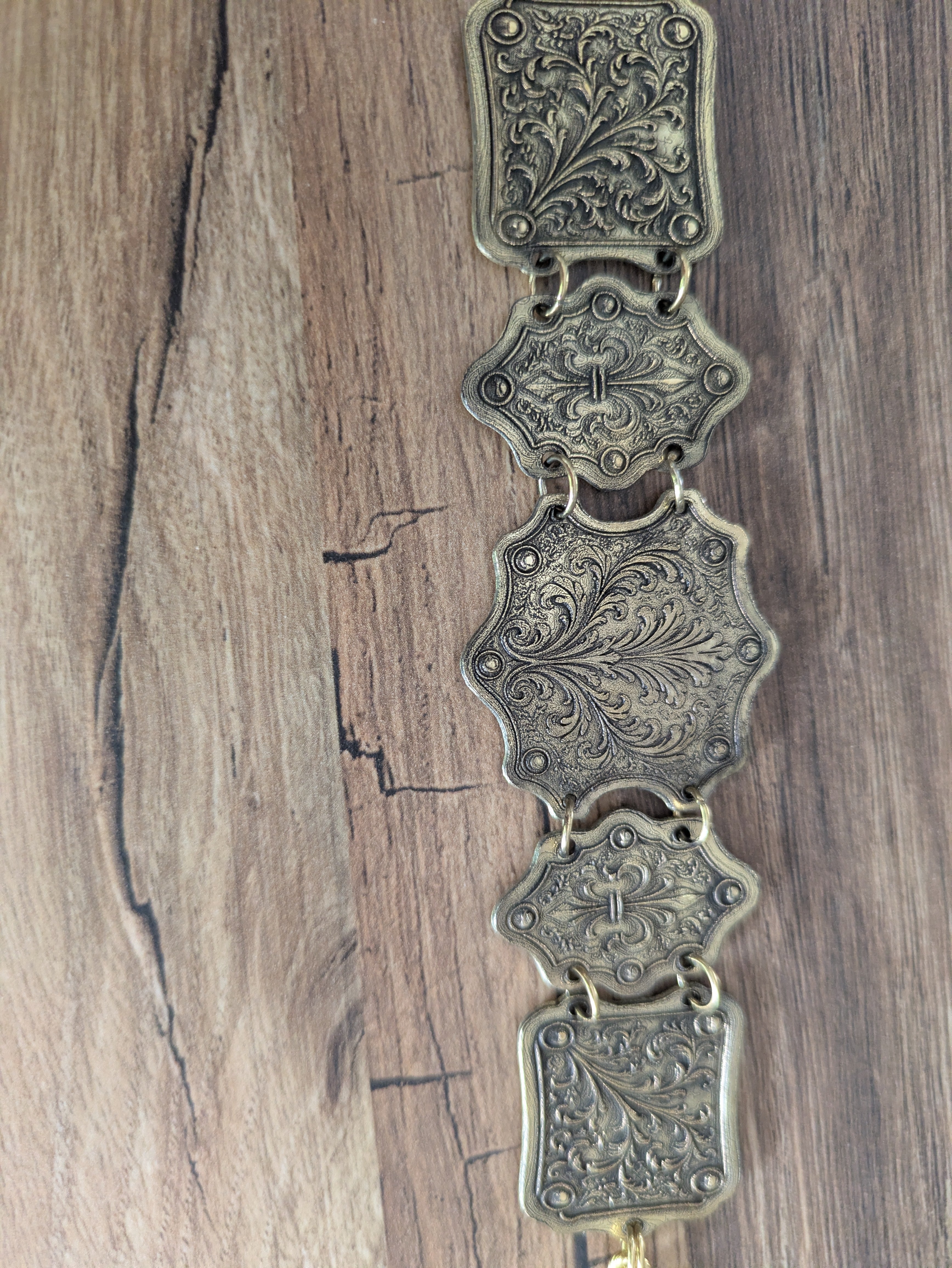 Bracelet Médiéval Laiton Acanthe – Articulé Cotte de Maille Doré