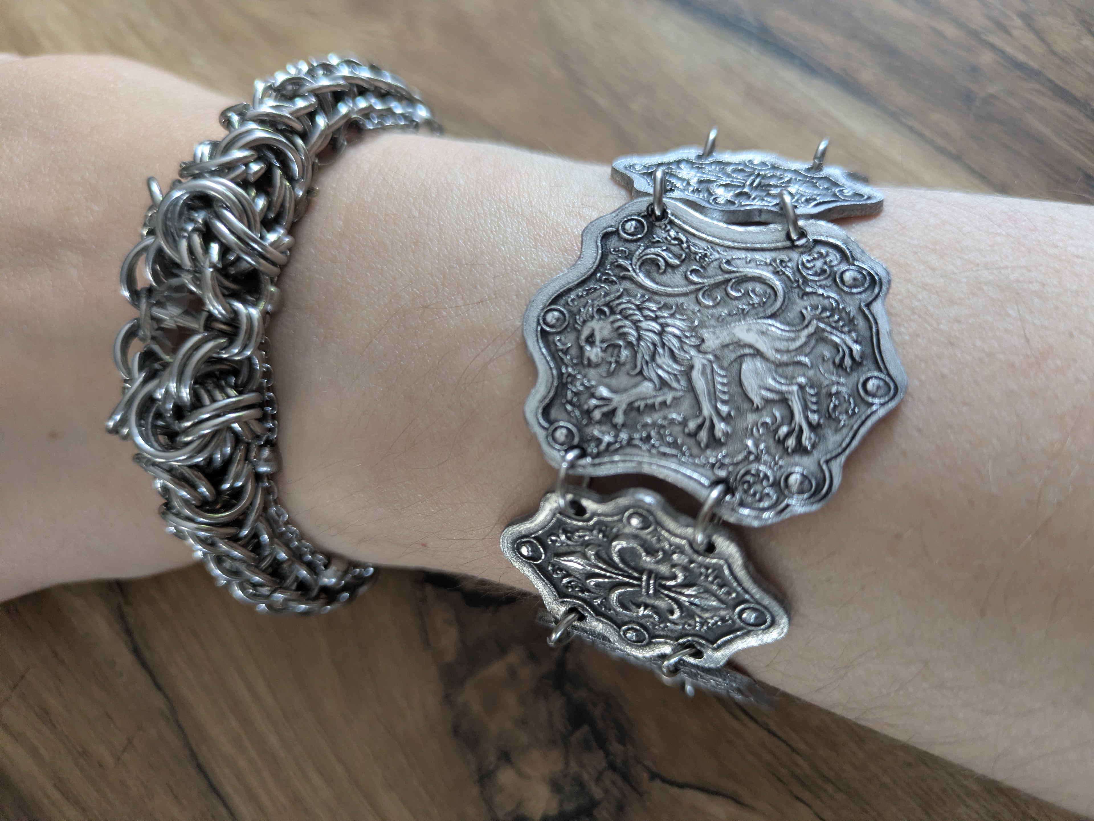 Bracelet Médiéval Blason Lion – Articulé Cotte de Maille Acier