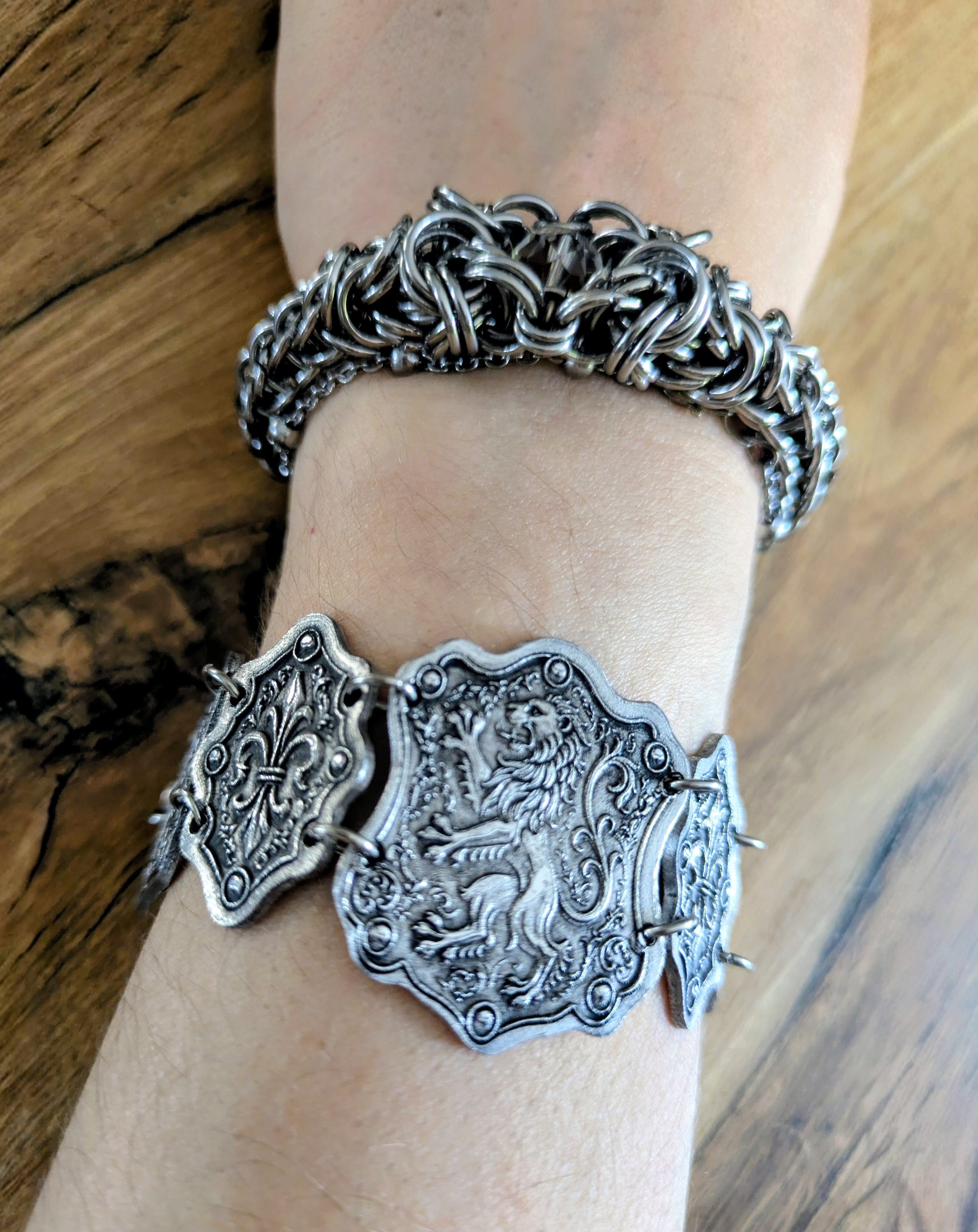 Bracelet Médiéval Blason Lion – Articulé Cotte de Maille Acier