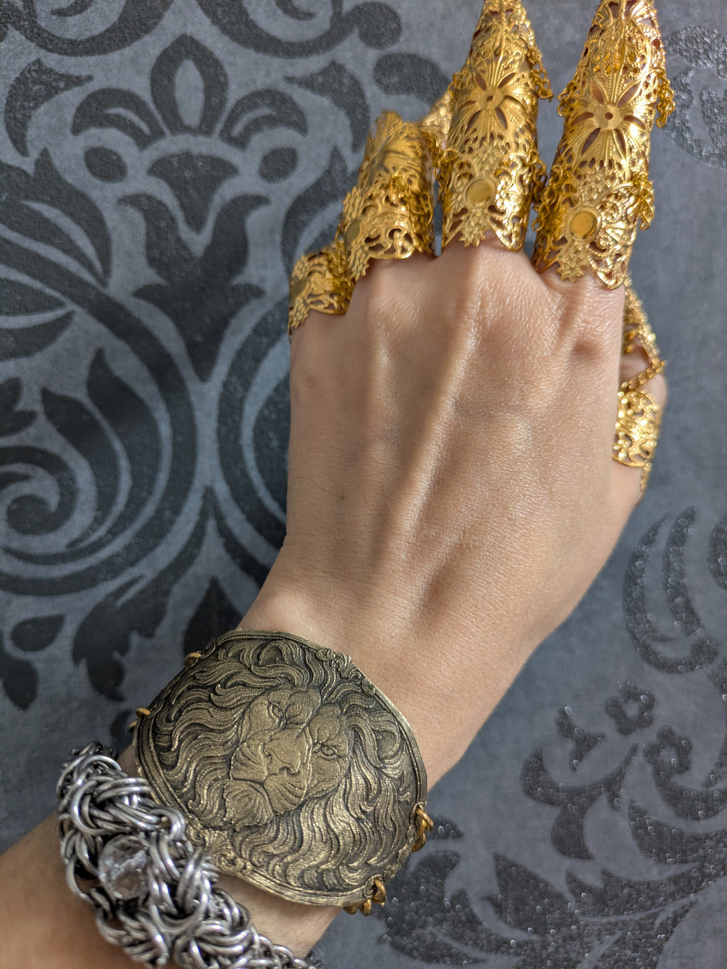 Bracelet Lion – Shield Cuff