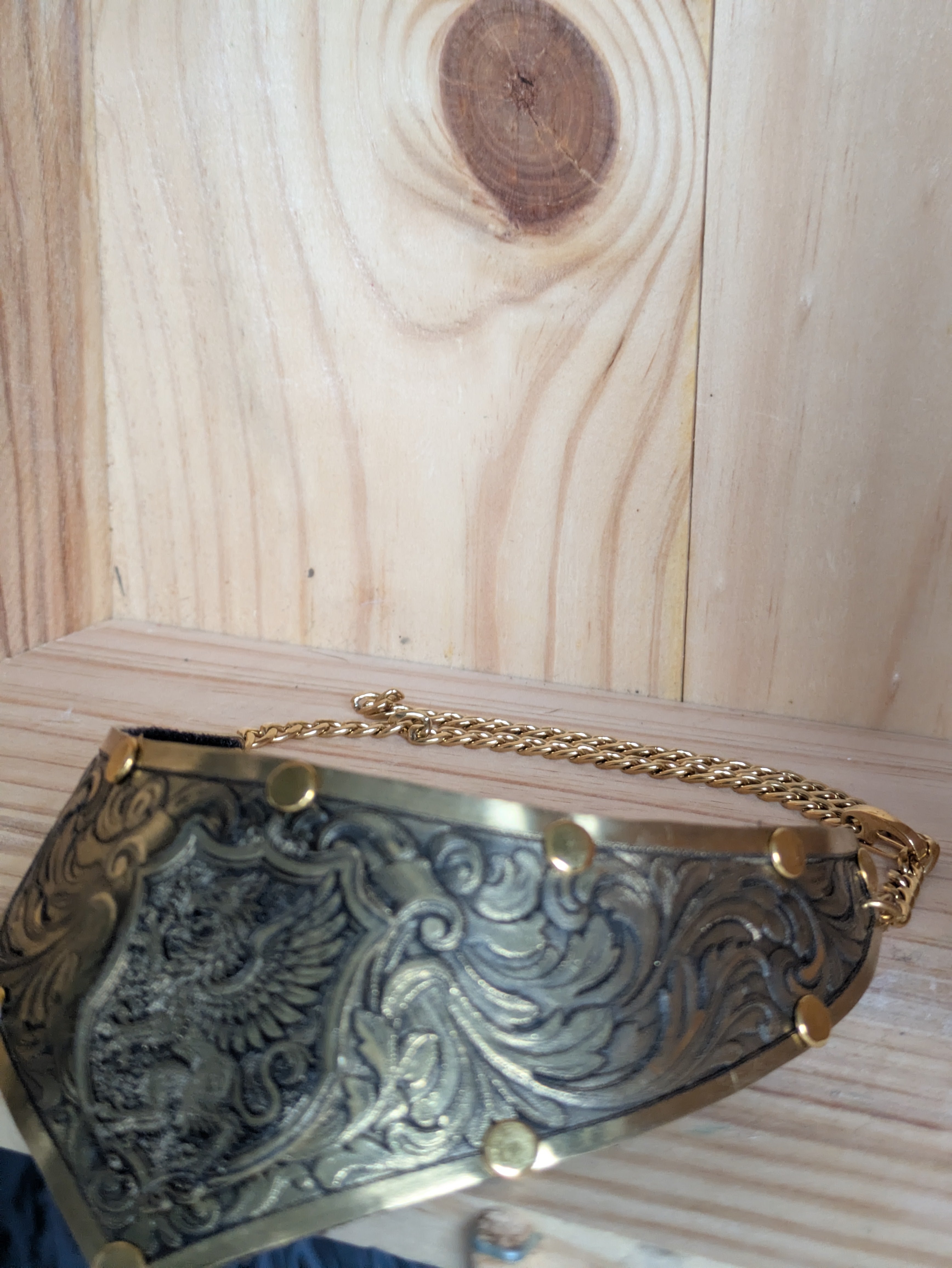 Collier Plastron Gorget Laiton – Blason Griffon Héraldique