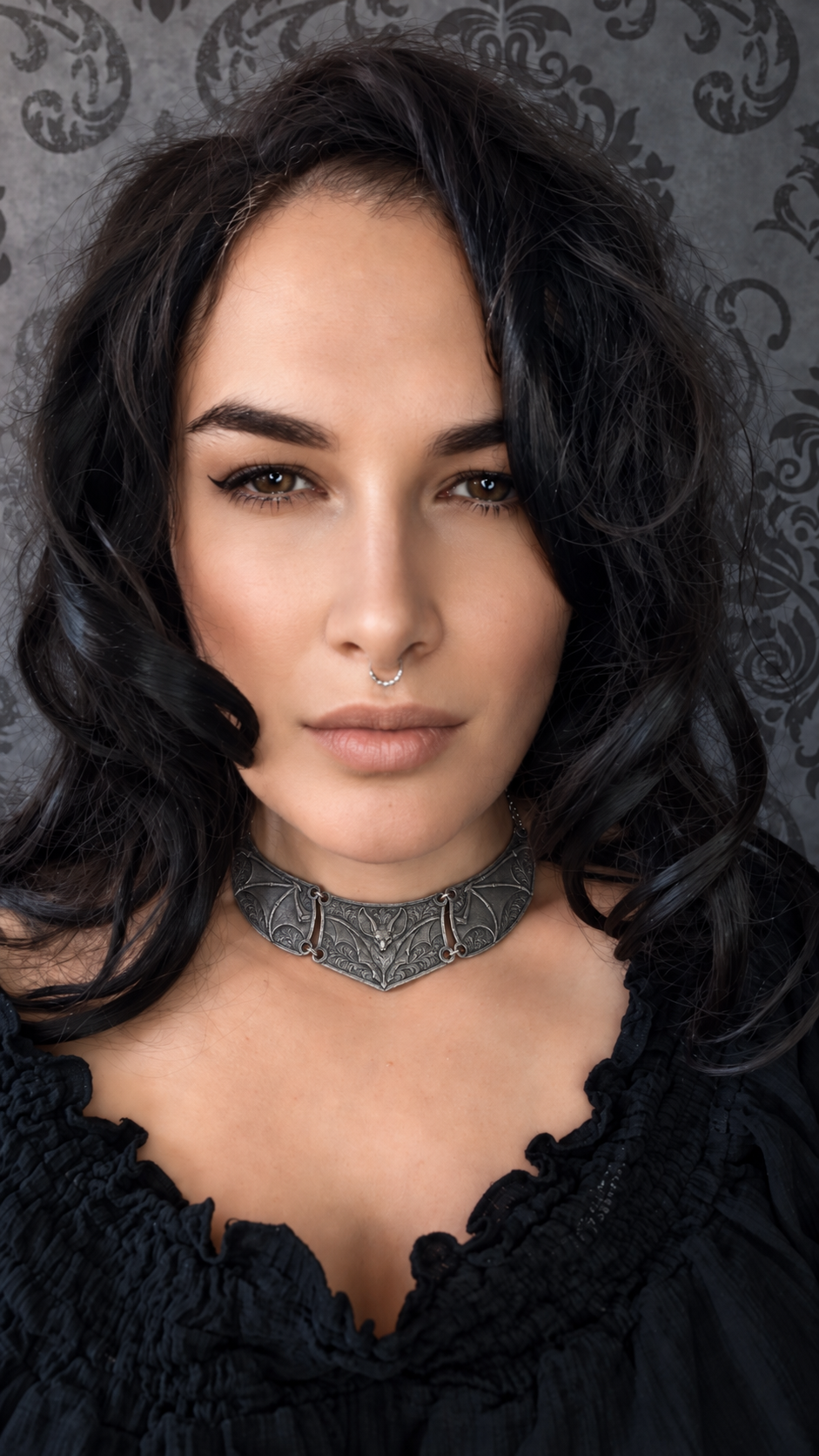 Collier Chauve-Souris – Torque Ras-de-Cou Articulé en Aluminium Embossé – Gothique, Medievalcore & Dark Fantasy
