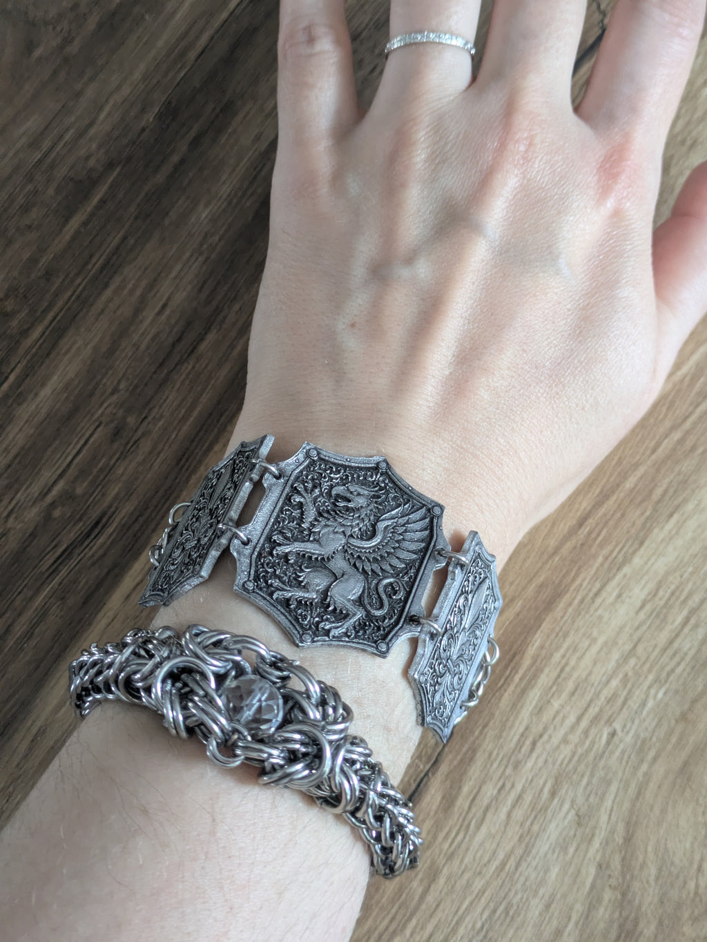Bracelet Médiéval Blason Griffon – 3 Pièces Dos de Dragon