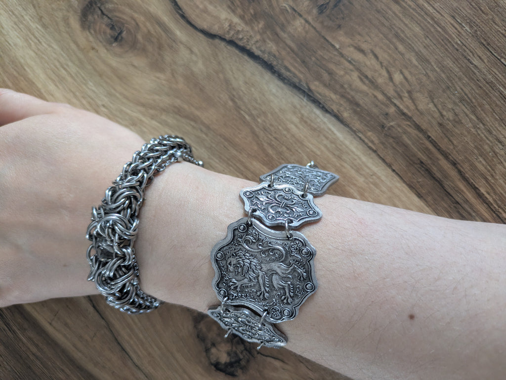 Bracelet Médiéval Blason Lion – Articulé Cotte de Maille Acier